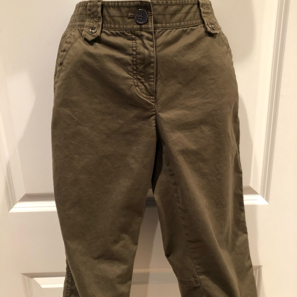 Ann Taylor Army Green Capri Pants, size 8P